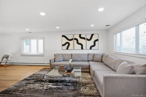 110 Hampton Way, Merrick, NY, 11566-5025 | Card Image