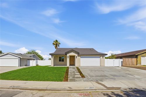 2816 Los Feliz Dr, Highland, CA, 92346-1748 | Card Image