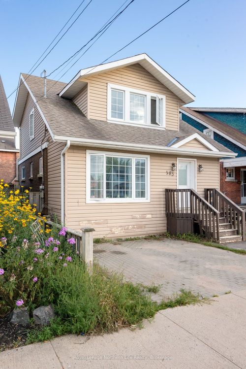 583 Wyld St, North Bay, ON, P1B1Z8 | Card Image