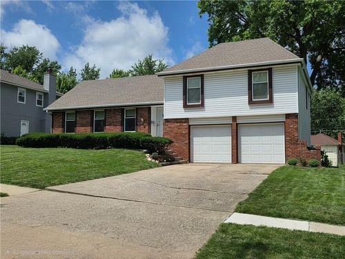 8746 Park St, Lenexa, KS, 66215-3402 | Card Image