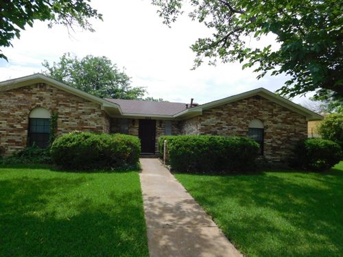 502 Colonial Dr, Garland, TX, 75043-2305 | Card Image