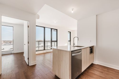 702-200 Rue Marie-Charles-Le Moyne, Longueuil, QC, J4K8C2 | Card Image