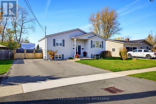 761 Crescent Rd, Fort Erie, ON, L2A4R5 | Card Image