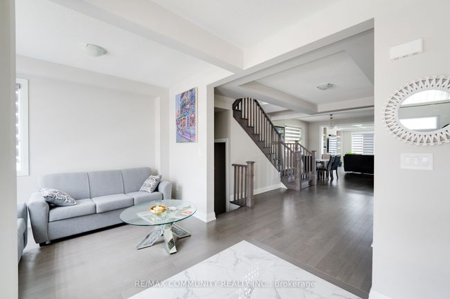 1476 Mockingbird Sq, House other with 4 bedrooms, 5 bathrooms and 2 parking in Pickering ON | Image 4