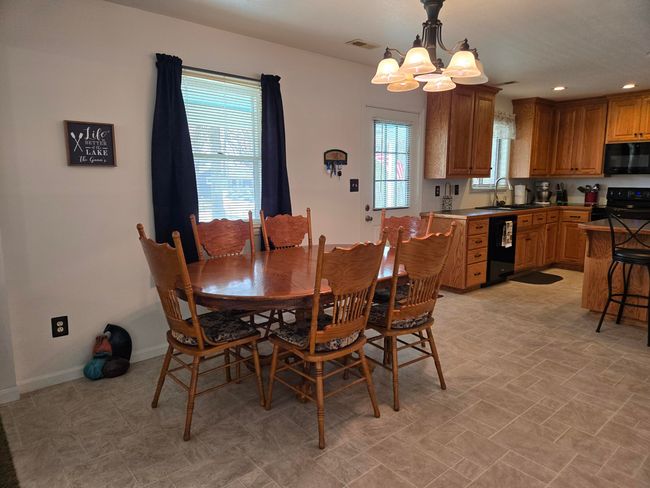 Dining | Image 15