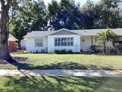 3022 Poinciana Dr, NAPLES, FL, 34105-2812 | Card Image