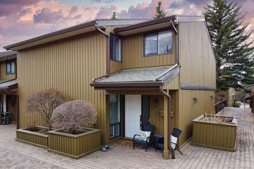 425-3131 63 Ave Sw, Calgary, AB, T3E6N4 | Card Image
