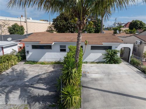 945 Nw 22nd Pl, Miami, FL, 33125-3318 | Card Image
