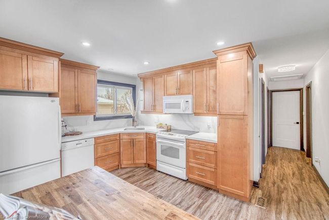 82 Shea Cres, House other with 6 bedrooms, 2 bathrooms and 8 parking in Kitchener ON | Image 10