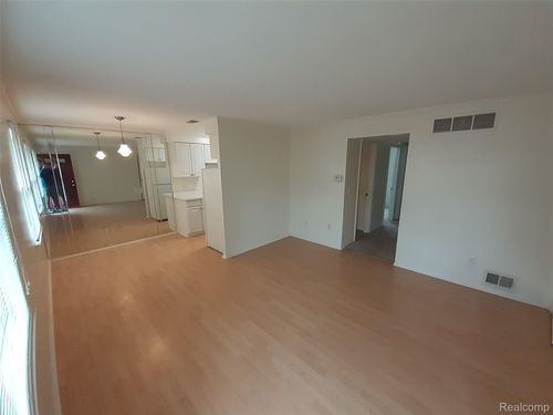 154 Princeton Dr, South Lyon, MI, 48178-1510 | Card Image