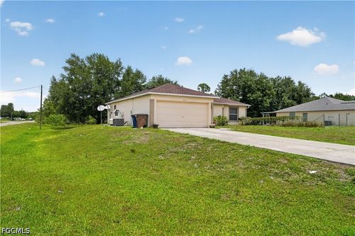 446 Windermere Dr, Lehigh Acres, FL, 33972-1047 | Card Image