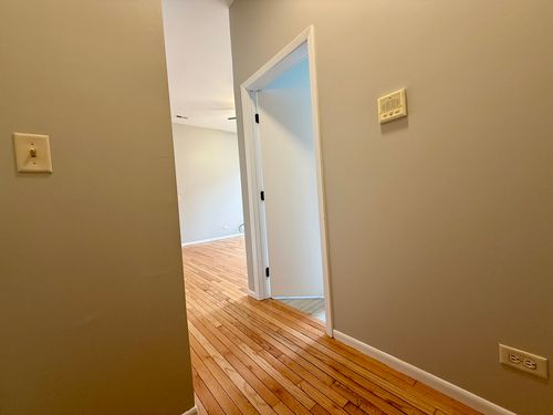 apt-3f-556 W 37th St, Chicago, IL, 60609-1731 | Card Image