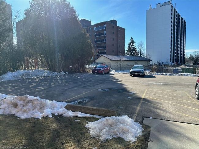 14 - 15 Mowat Blvd, House attached with 1 bedrooms, 1 bathrooms and 1 parking in Kitchener ON | Image 5