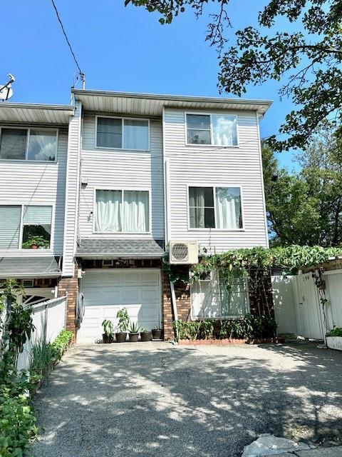 Wirt Ave, Staten Island, NY 10309