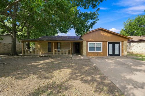 301 Nw Suzanne Ter, Burleson, TX, 76028-5621 | Card Image
