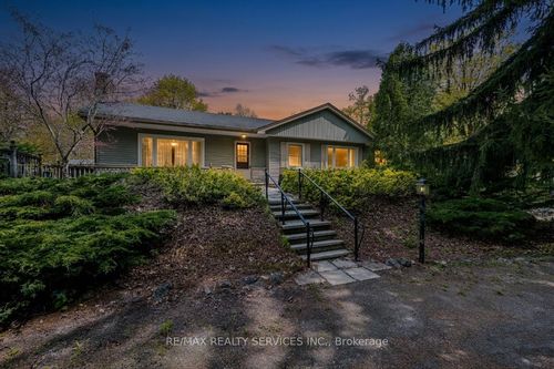 1368 E Side Cres, Burlington, ON, L7R | Card Image