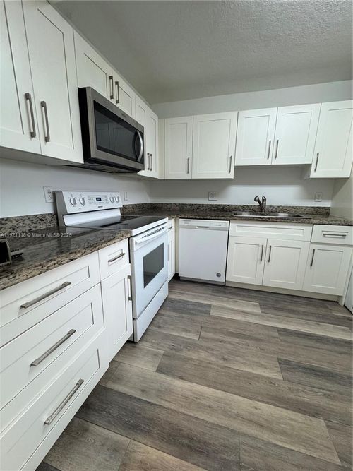 apt-202-307 Lakeview Dr, Weston, FL, 33326-1336 | Card Image