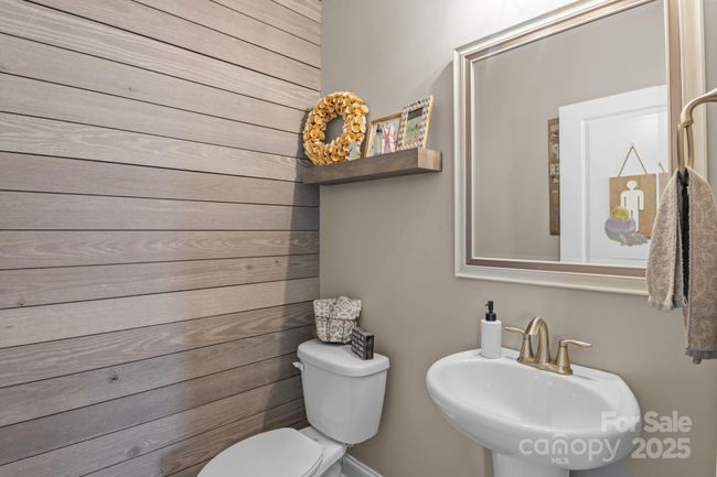 1/2 bath main level | Image 9