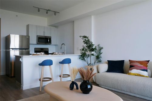 apt-1010-1642 Ne 1st Ave, Miami, FL, 33132-1655 | Card Image