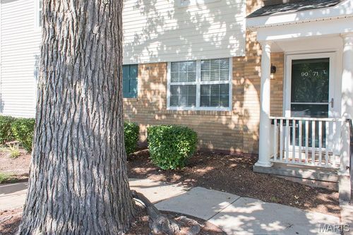 9071 Wrenwood Ln, Brentwood, MO, 63144-1601 | Card Image