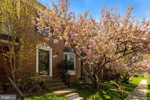 10355 Granite Creek Ln, OAKTON, VA, 22124-2725 | Card Image