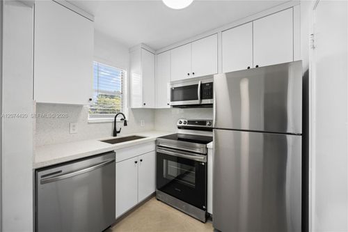 202-4933 Hollywood Boulevard, Hollywood, FL, 33021 | Card Image