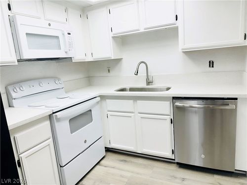 201-1113 N Buffalo Dr, Las Vegas, NV, 89128-0915 | Card Image