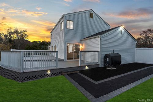 8 Marc Dr, Ridge, NY, 11961-2103 | Card Image