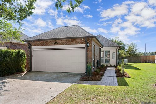 5380 Courtyard Dr, Gonzales, LA, 70737-8560 | Card Image