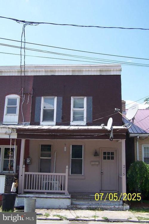 215 E Elm St, TAMAQUA, PA, 18252-1516 | Card Image
