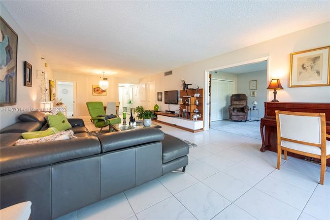 APT-202 - 625 Oaks Dr, Condo with 3 bedrooms, 3 bathrooms and null parking in Pompano Beach FL | Image 7
