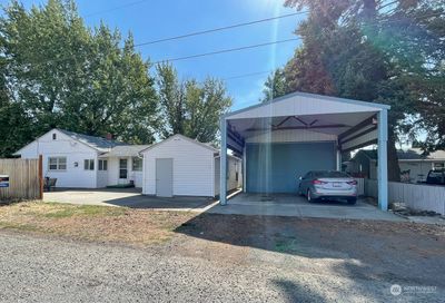 1402 S 5th Street, House other with 3 bedrooms, 1 bathrooms and 2 parking in Dayton WA | Image 1