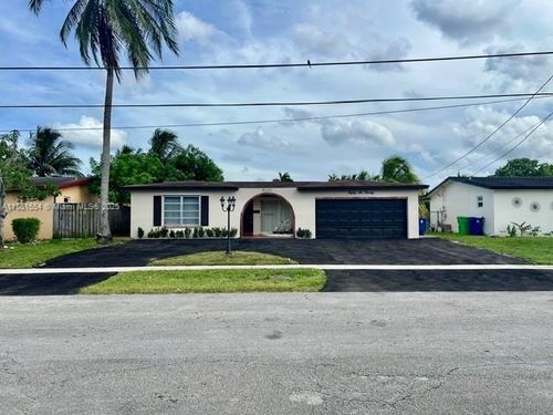 8620 Nw 21st Ct, Sunrise, FL, 33322-3814 | Card Image