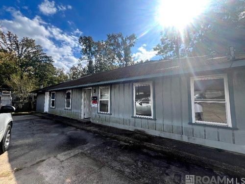 15644 Tiger Bend Rd, Baton Rouge, LA, 70817-4739 | Card Image