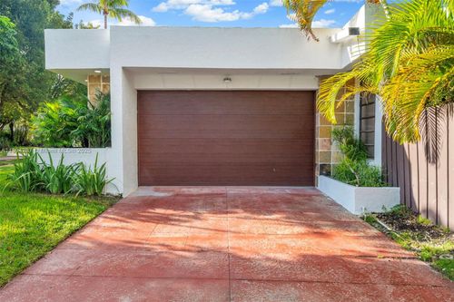 4590 Adams Ave, Miami Beach, FL, 33140-2932 | Card Image
