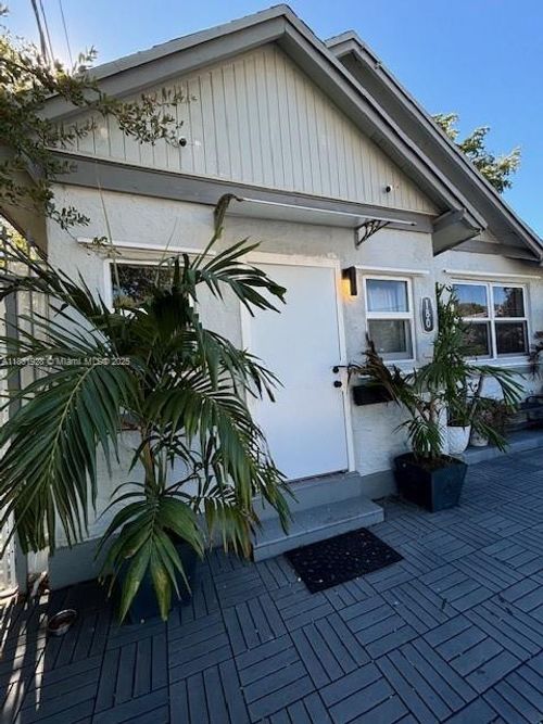 l-180 Ne 82nd Ter, Miami, FL, 33138-3743 | Card Image