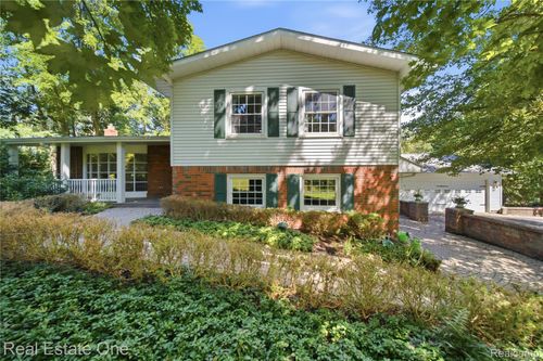 11075 Shadywood Dr, Brighton, MI, 48114-9248 | Card Image
