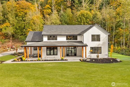 40450 306th Ave Se, Enumclaw, WA, 98022-7804 | Card Image