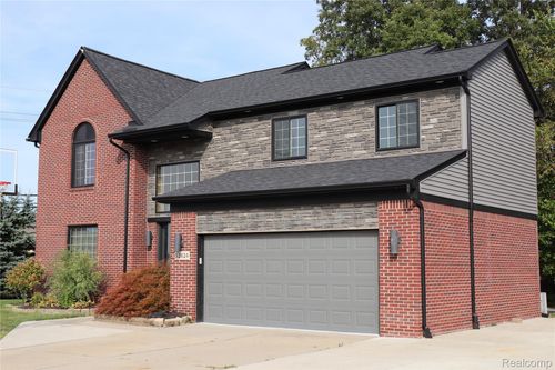52424 Walnut Dr, Chesterfield, MI, 48047-4549 | Card Image