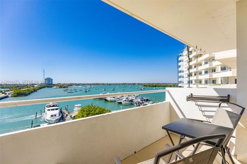 810-7904 West Dr, North Bay Village, FL, 33141-5592 | Card Image