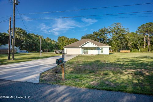 516 Maple St, Ocean Springs, MS, 39564-9047 | Card Image