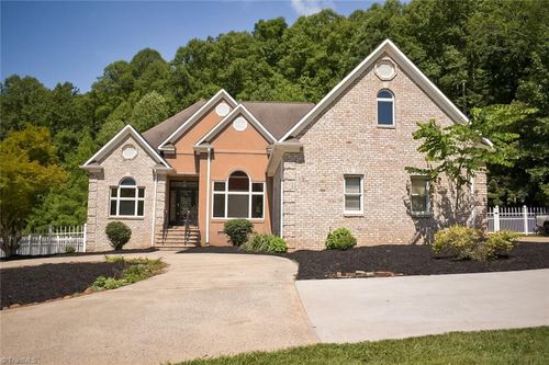 590 Turner Mountain Rd, Mount Airy, NC, 27030-7869 | Card Image