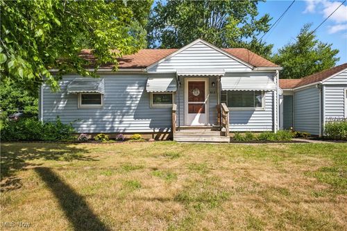 853 Brittain Rd, Akron, OH, 44305-1369 | Card Image