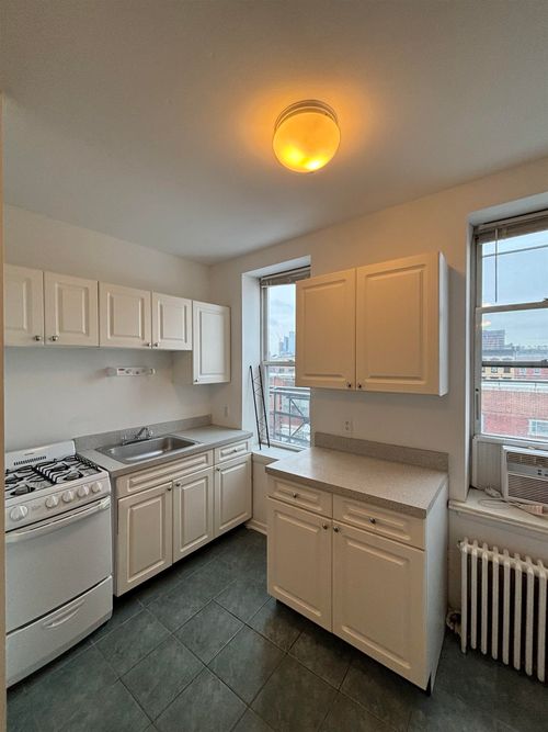 8-118 Adams St, Hoboken, NJ, 07030-2571 | Card Image
