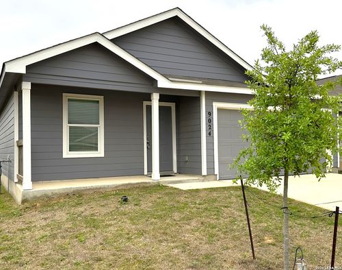 9024 James Bowie, Seguin, TX, 78155-3476 | Card Image