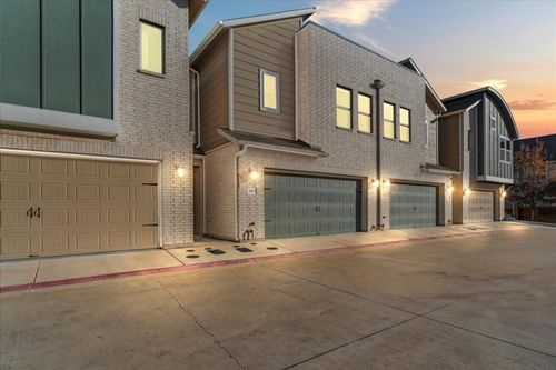 39-7411 Merrick Ln, Austin, TX, 78745-6679 | Card Image