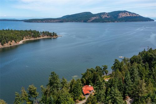 8826 Canal Rd, Pender Island, BC, V0N2M3 | Card Image