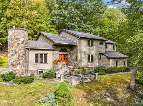 134 Rosewood Dr, Greentown, PA, 18426-7633 | Card Image