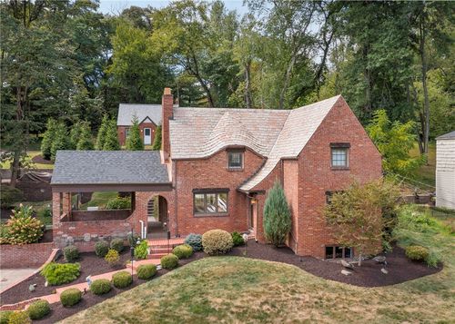215 Brookside Blvd, Pittsburgh, PA, 15241-1511 | Card Image