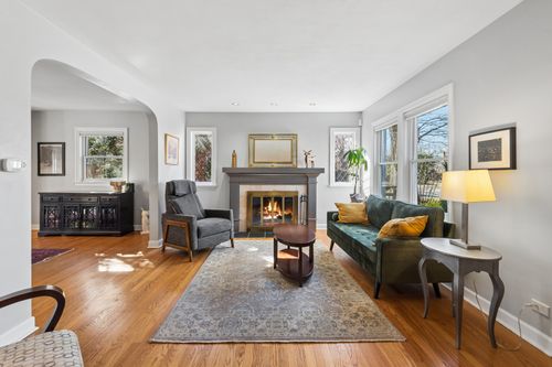 6831 N Kilpatrick Ave, Lincolnwood, IL, 60712-2411 | Card Image